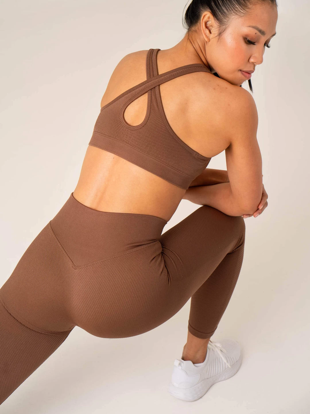 Circuit Rib Seamless Sports Bra - Chocolate 7 Circuit Rib Seamless Sports Bra - Chocolate - Image 7