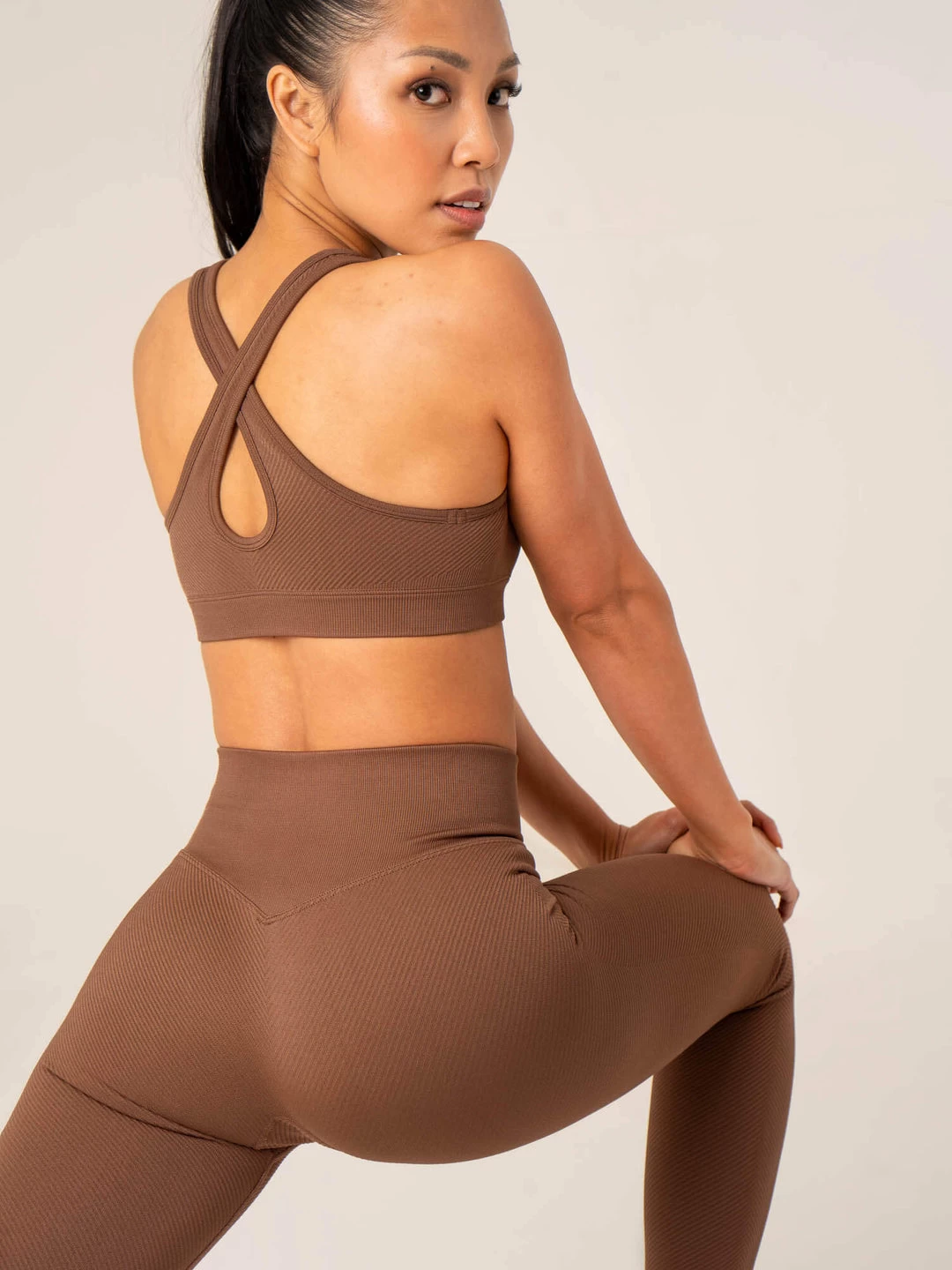 Circuit Rib Seamless Sports Bra - Chocolate 3 Circuit Rib Seamless Sports Bra - Chocolate - Image 3