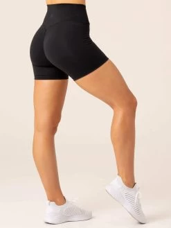 Momentum Cross Over Scrunch Shorts - Black -Ryderwear momentum cross over scrunch shorts black clothing ryderwear 703302 1080x